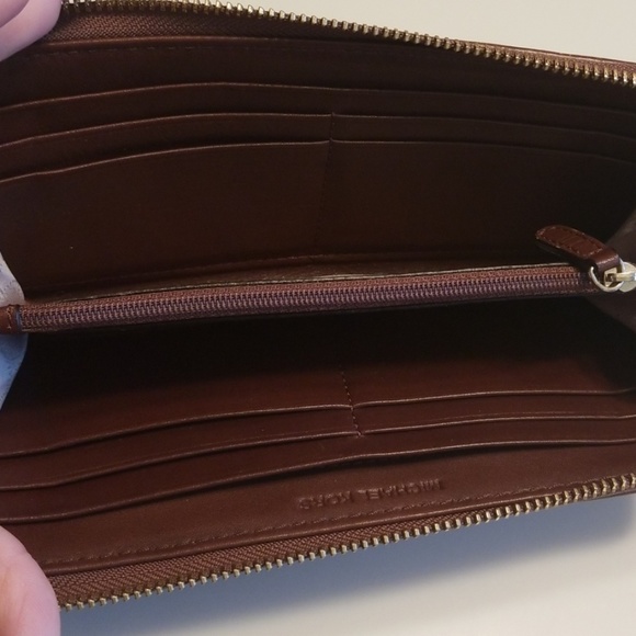 Michael Kors Wallet - Picture 3 of 8